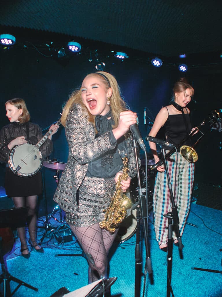 Nanna Carling Swingband_stående_foto Jeff Dunnings
